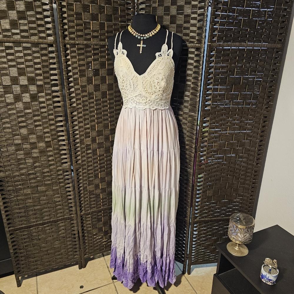 ROMANTIC MAXI DRESS